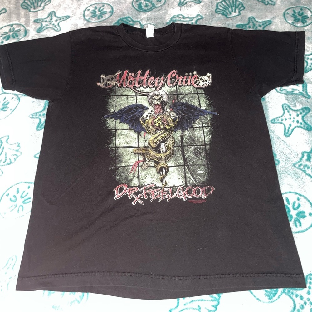 MÖTLEY CRÜE DR. FEEL GOOD SHIRT
SIZE LARGE